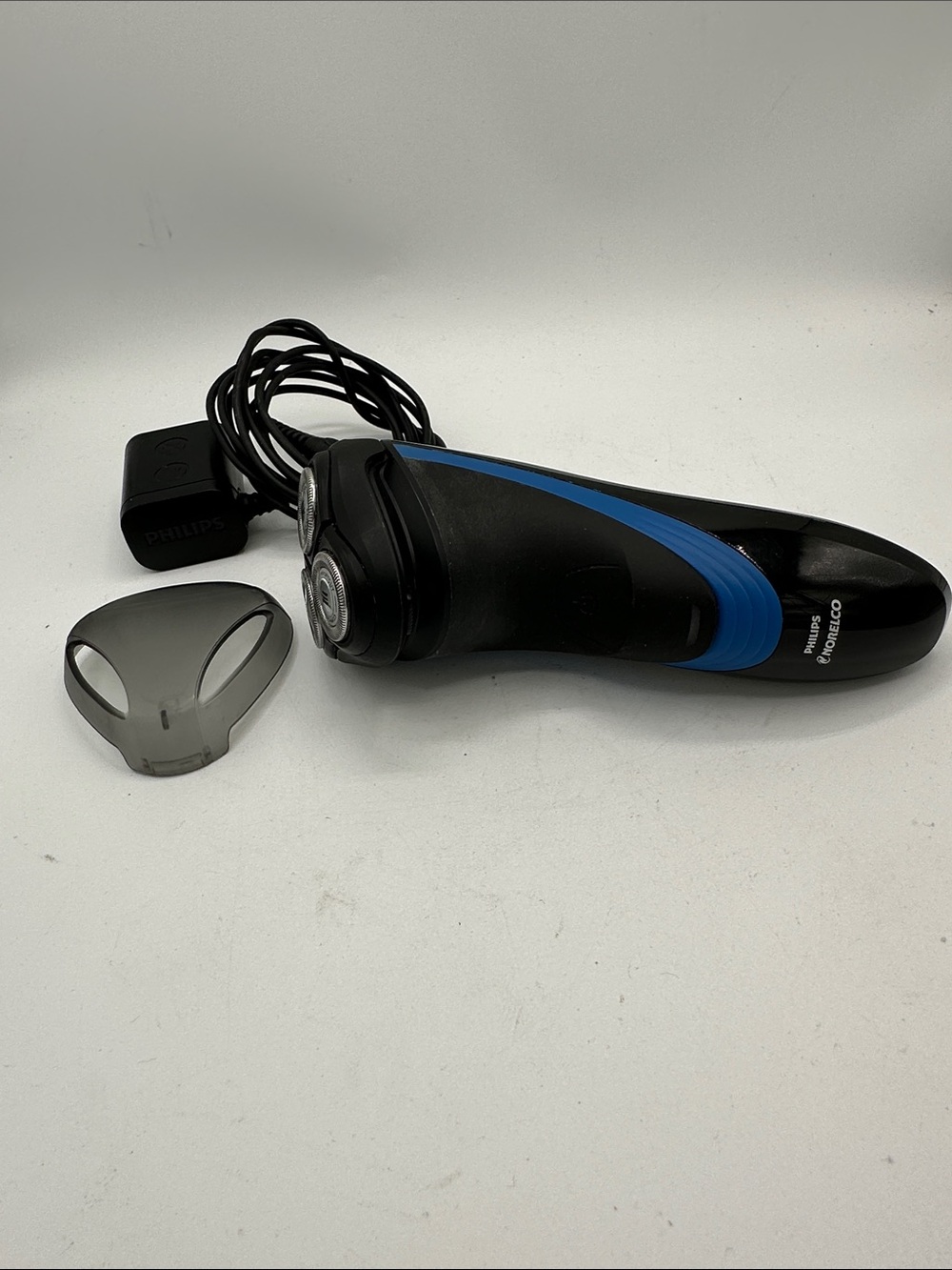 Philips Norelco S1560 rechargeable shaver with pop-up trimmer